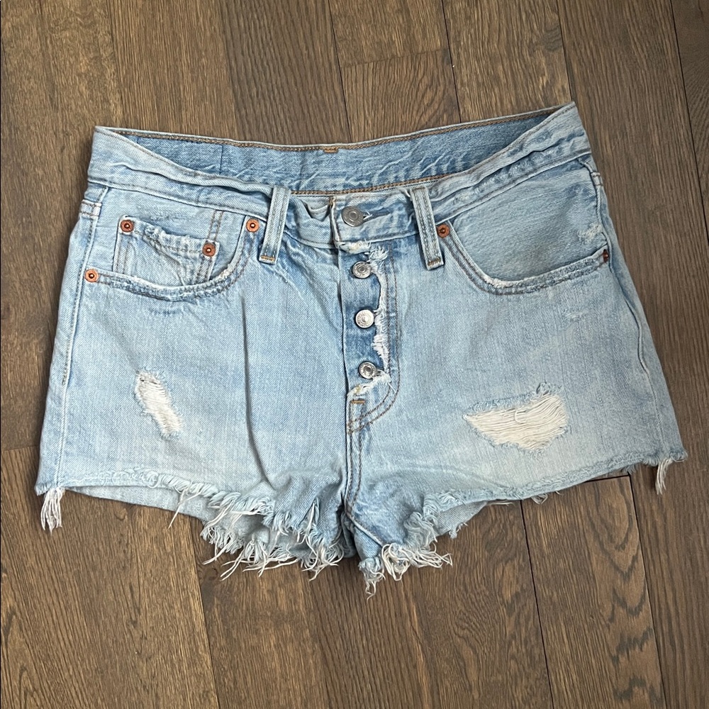 NWOT Levi's 501 Light Blue Distressed Jean Shorts Women’s 27